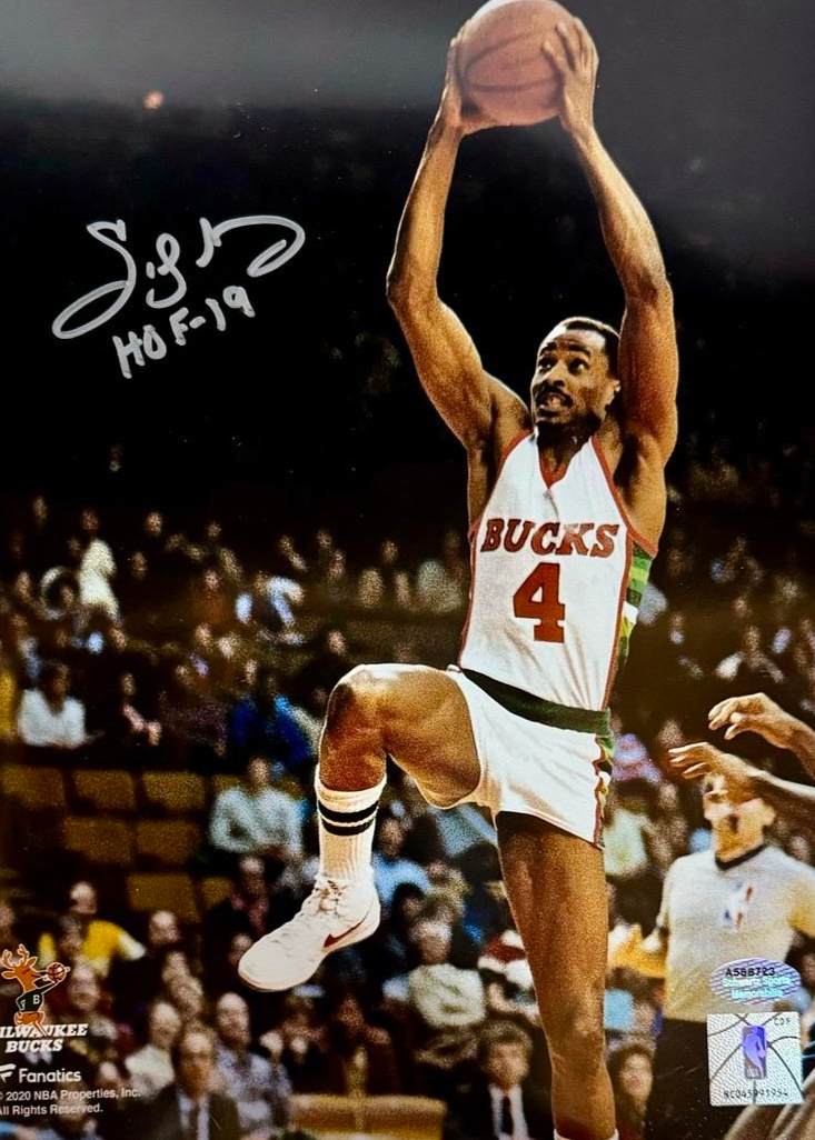 Sidney Moncreif Signed 8x10 Photo Milwaukee Bucks - Schwartz COA